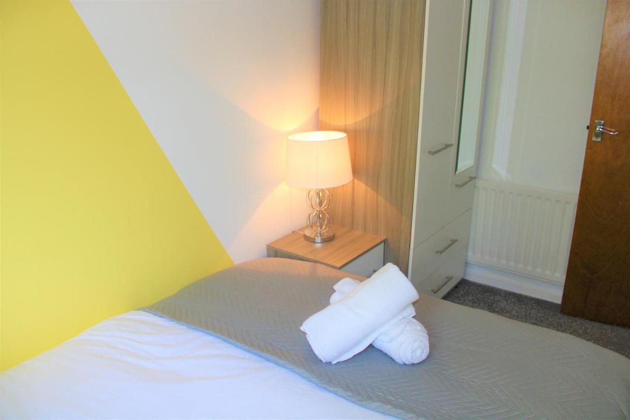 Homely And Budget Friendly 3 Bed House Sleeps 6 Free Parking! Milton Keynes Exterior foto