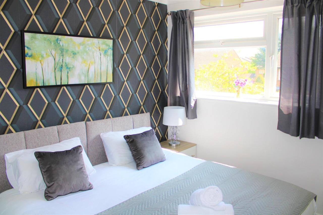 Homely And Budget Friendly 3 Bed House Sleeps 6 Free Parking! Milton Keynes Exterior foto