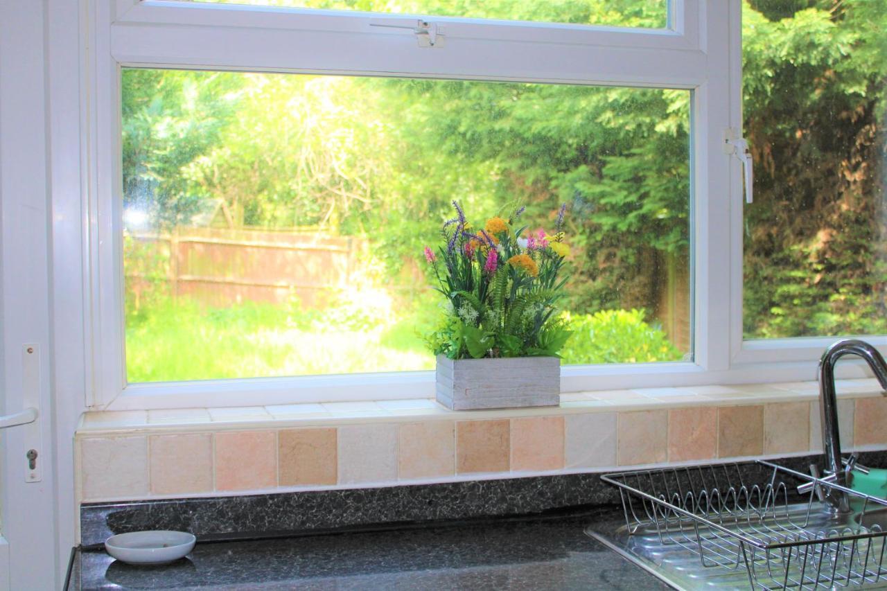 Homely And Budget Friendly 3 Bed House Sleeps 6 Free Parking! Milton Keynes Exterior foto